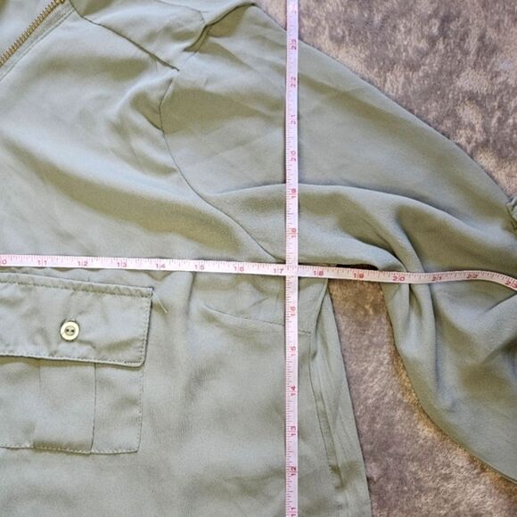 Rue21 Womens half sleeved Shirt with Zipper on collar, Sheer.  Size Medium. - Picture 3 of 5